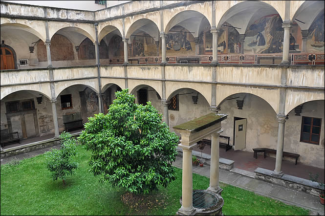 The cloister of the Badia Fiorentina